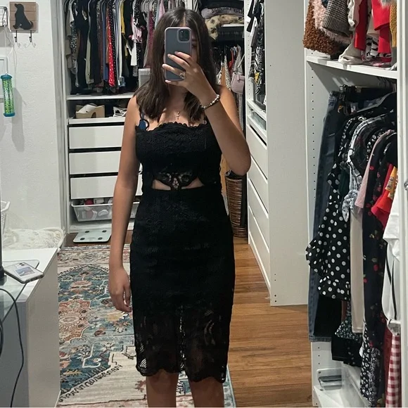 Elegant Black Lace Dress - Picture 1 of 3